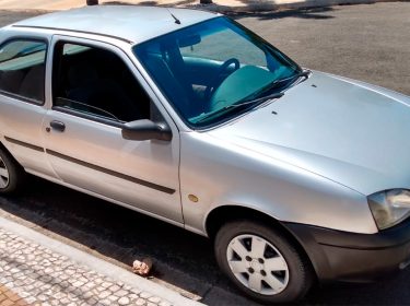 ford_fiesta_2001_prata_americana_sp_1