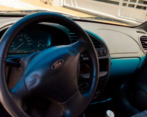 ford_fiesta_2001_prata_americana_sp_8