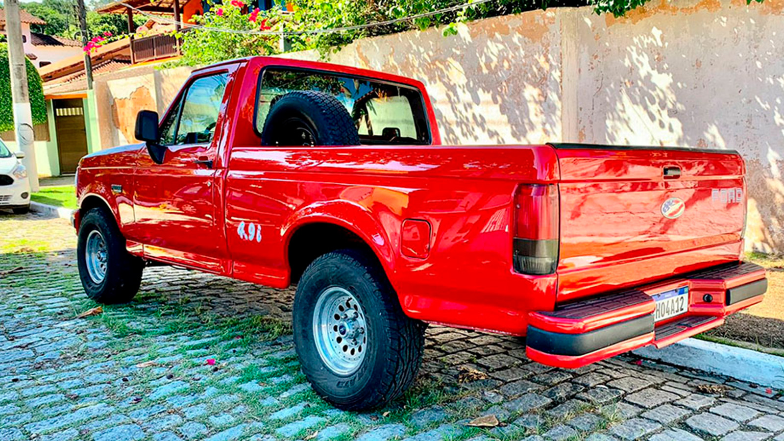 F1000