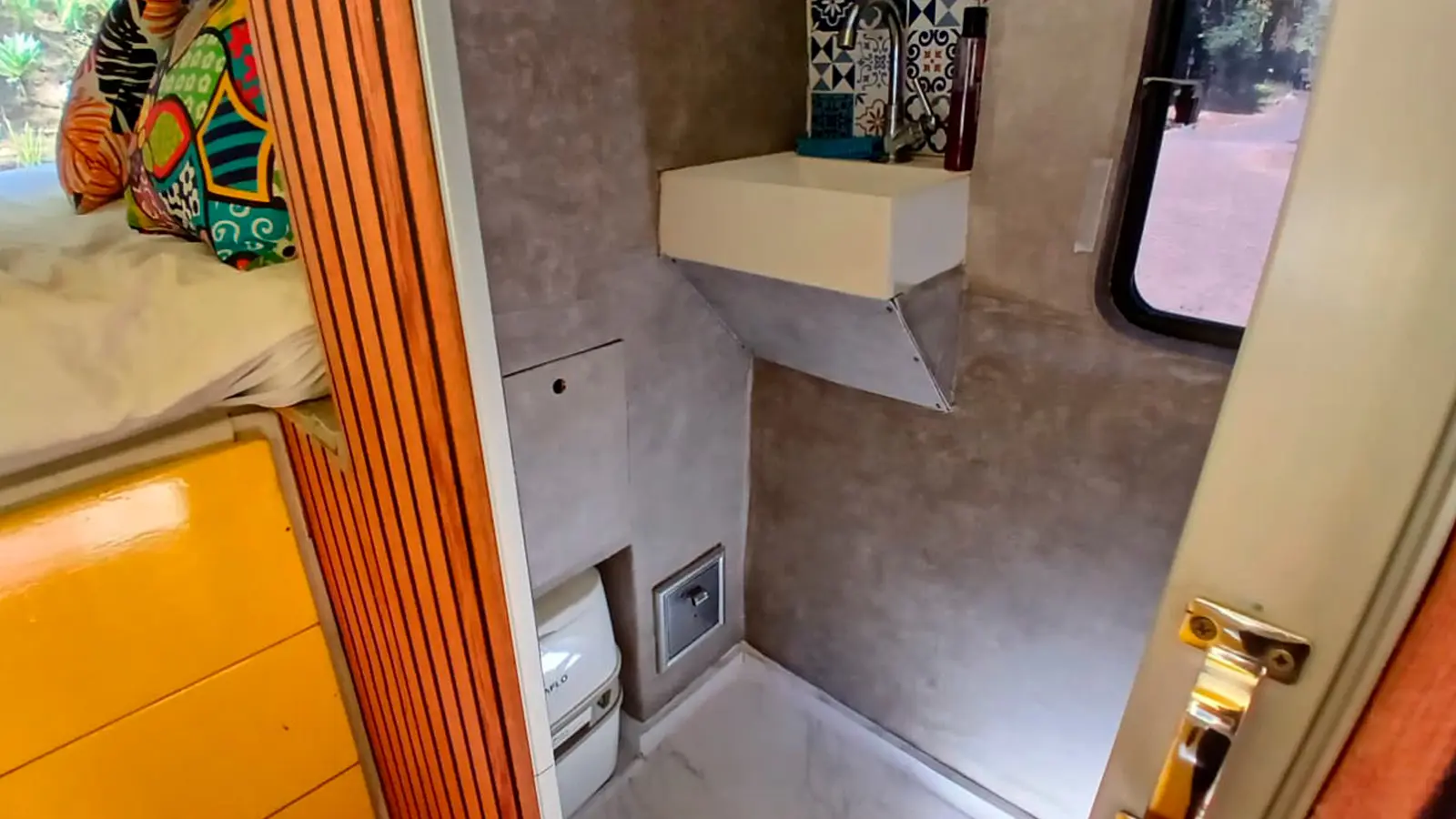 MB180D Motorhome