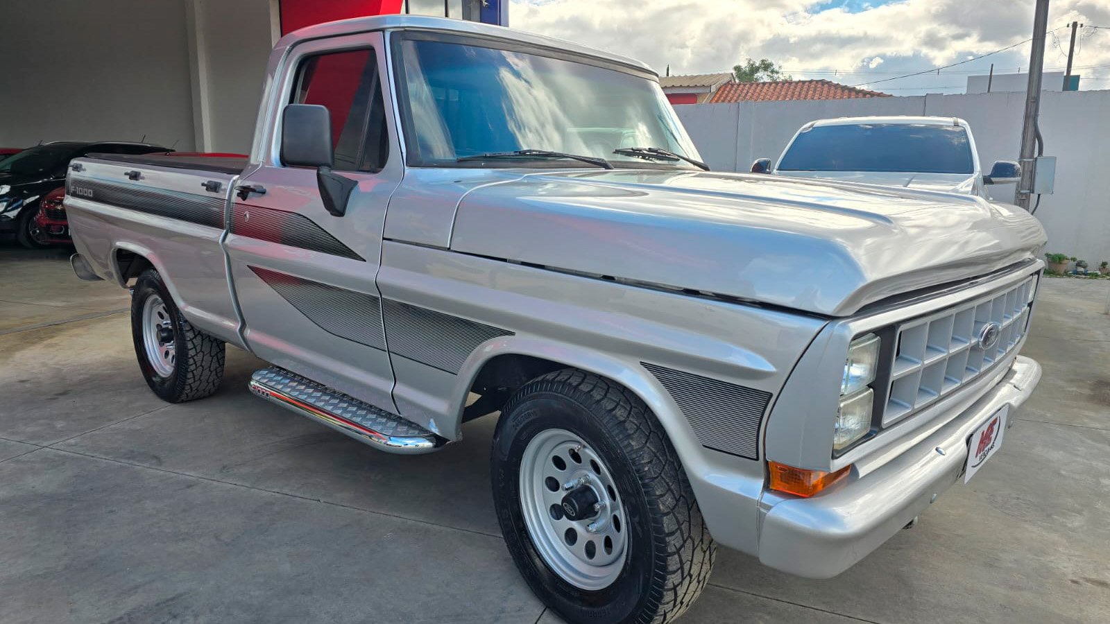 F 1000