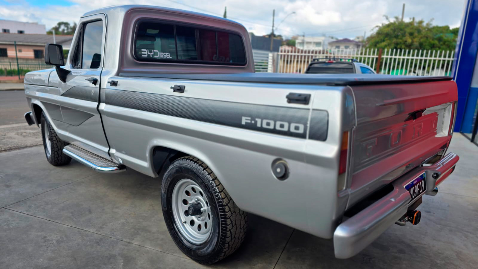 F 1000