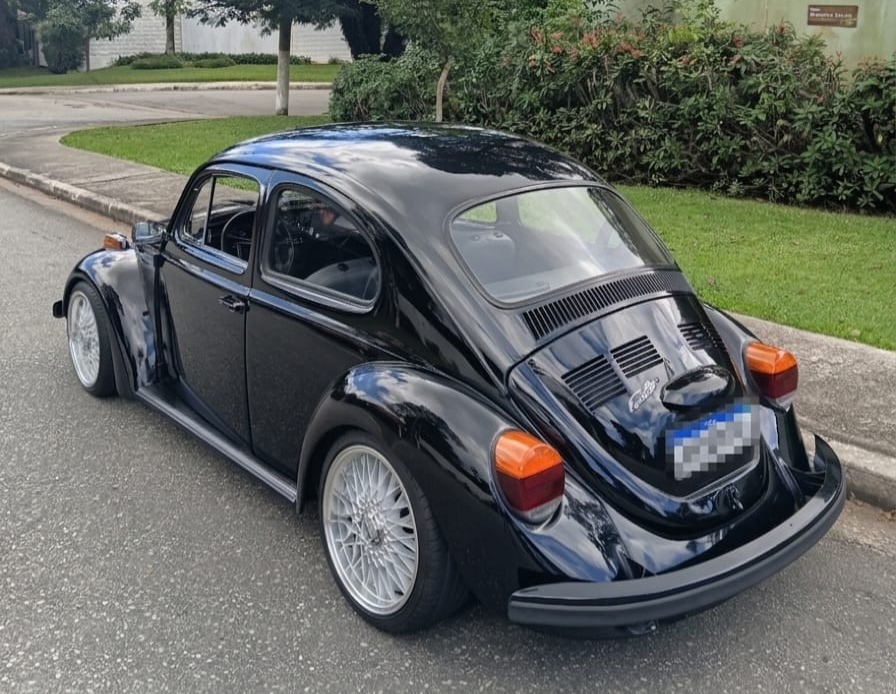 VOLKSWAGEN FUSCA 1500 – 1972 | GERMAN LOOK a venda - vista traseira e acabamento | Carro Antigo a Venda