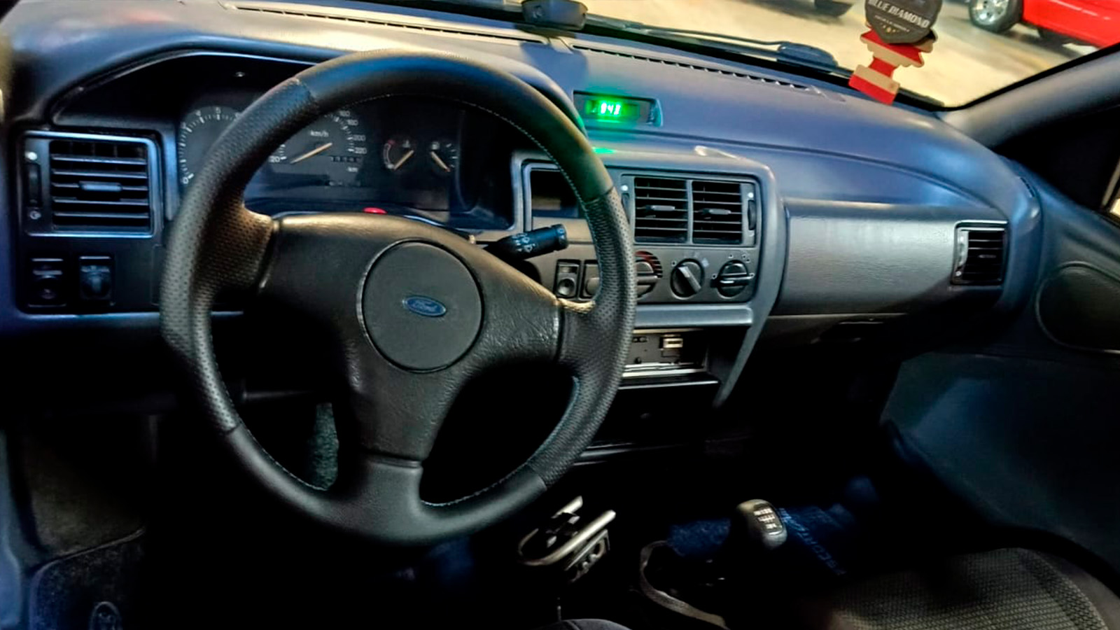 Ford Escort 1994 a venda - detalhe externo | Carro Antigo a Venda