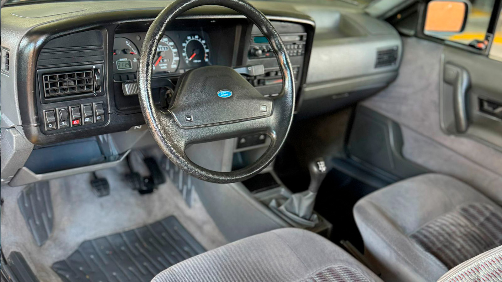 Ford Versailles Royale 1990 a venda - vista traseira e acabamento | Carro Antigo a Venda