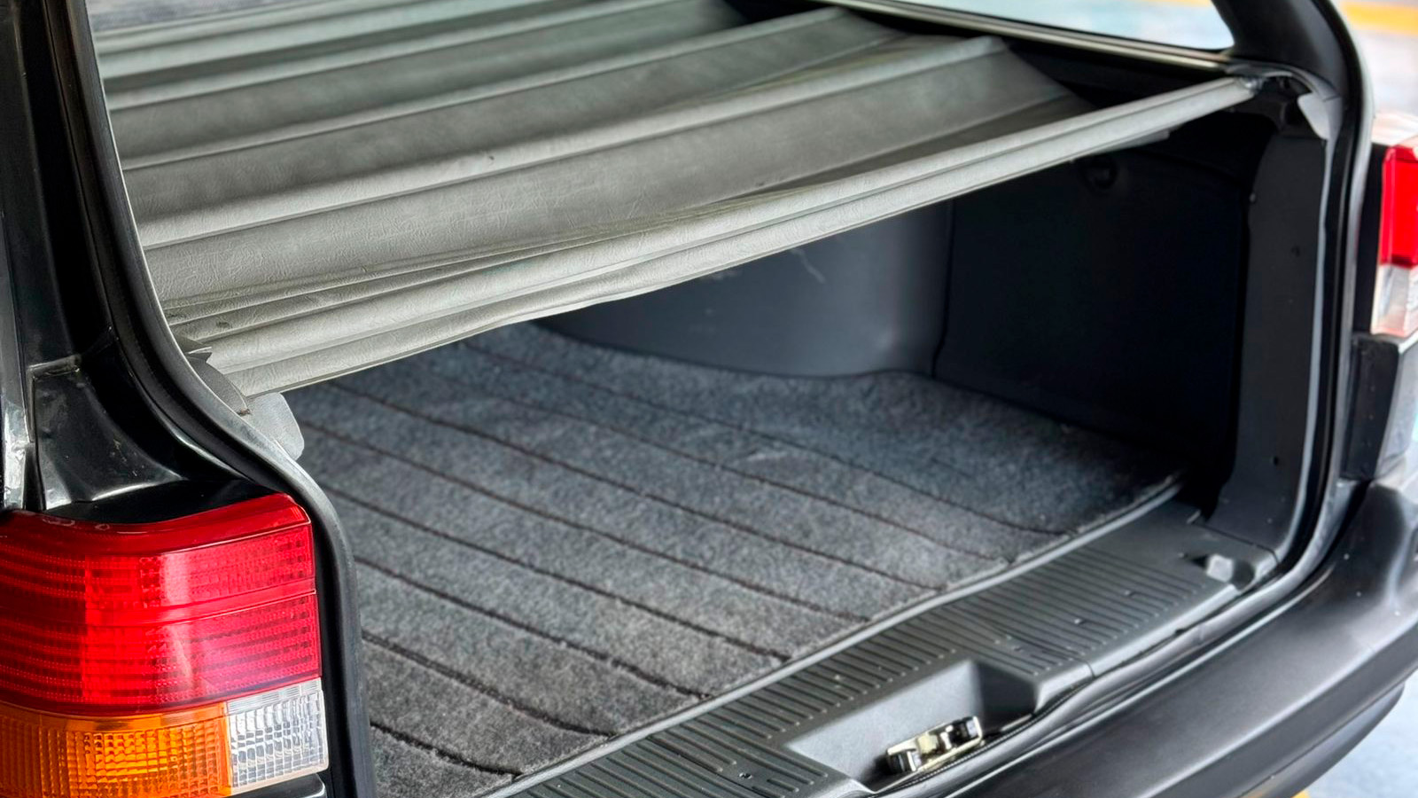 Ford Versailles Royale 1990 a venda - vista traseira e acabamento | Carro Antigo a Venda