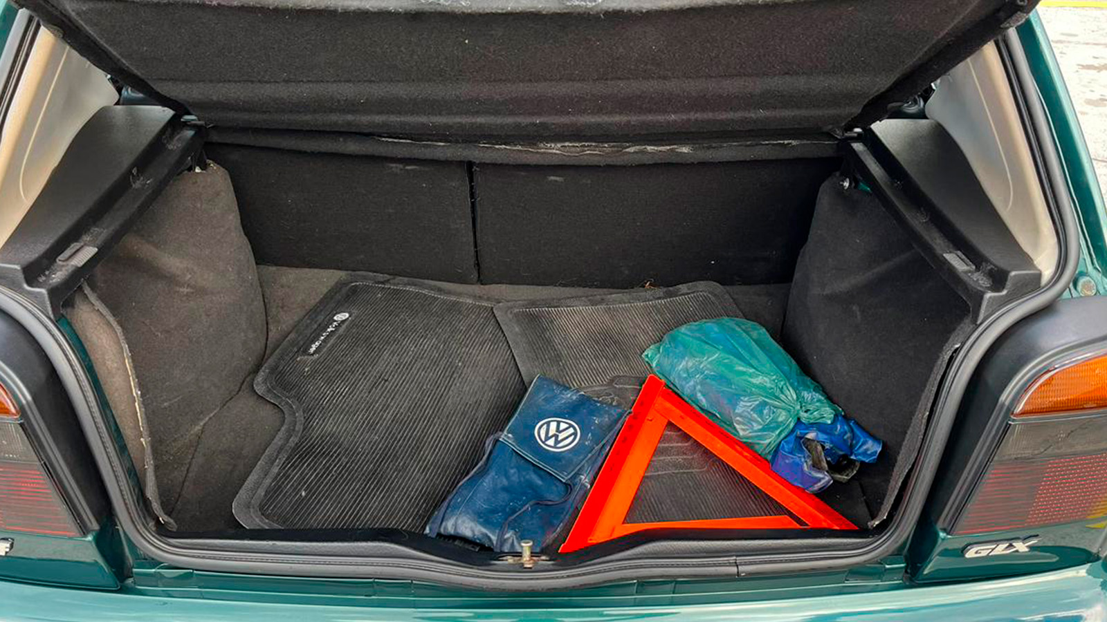 Volkswagen Golf GLX 1995 a venda - vista traseira e acabamento | Carro Antigo a Venda
