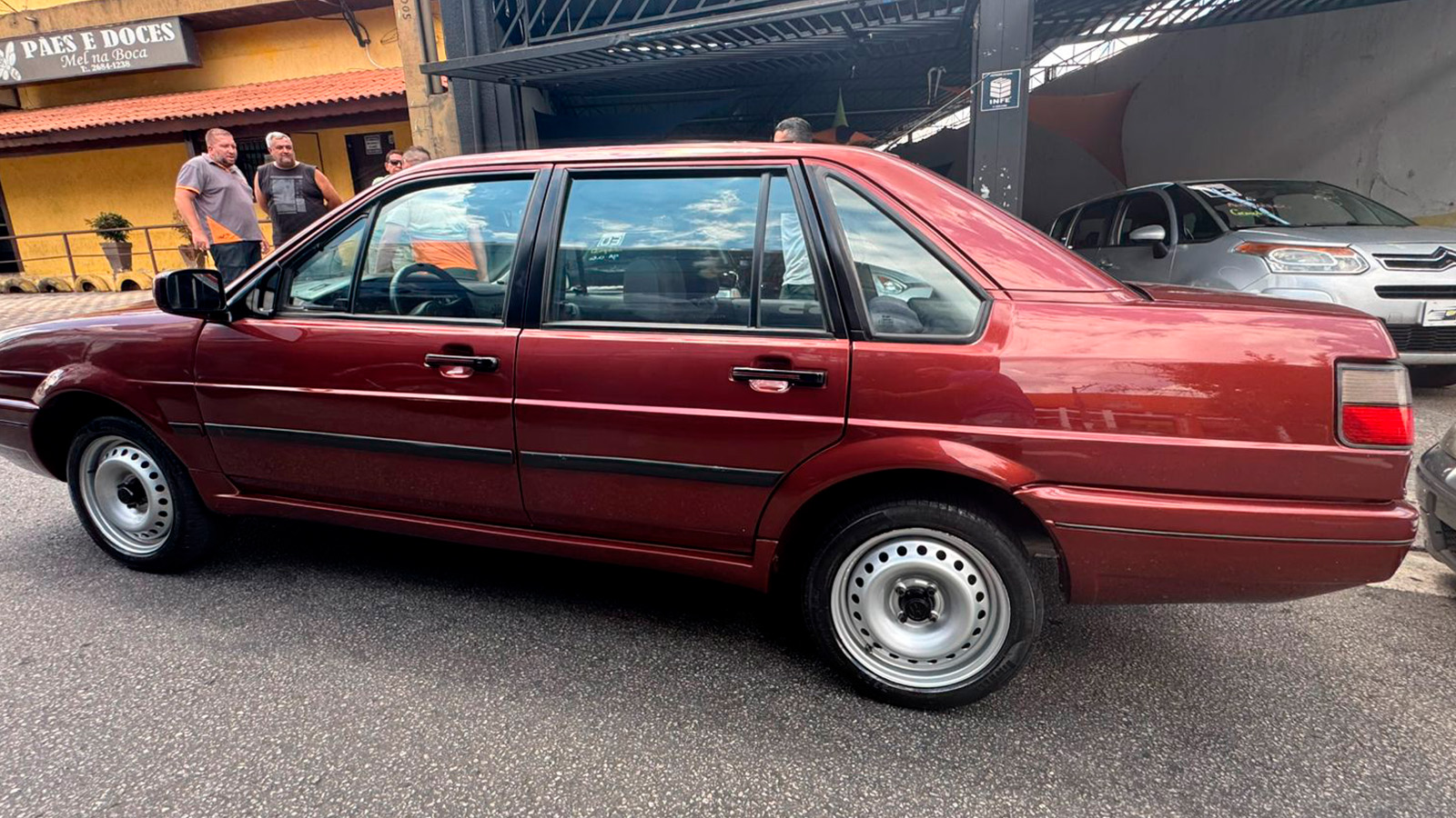 Volkswagen Santana 1997 a venda - vista traseira e acabamento | Carro Antigo a Venda